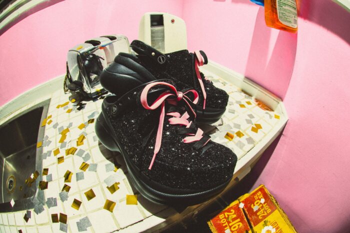 Crocs×atmos pink】初のコラボ。スニーカーとサンダルが融合した新しいフットウェアが誕生♪：cocotte