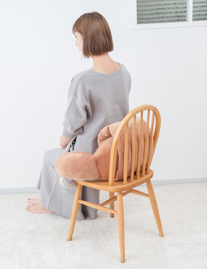 クロワッサン型の椅子クッション⑤