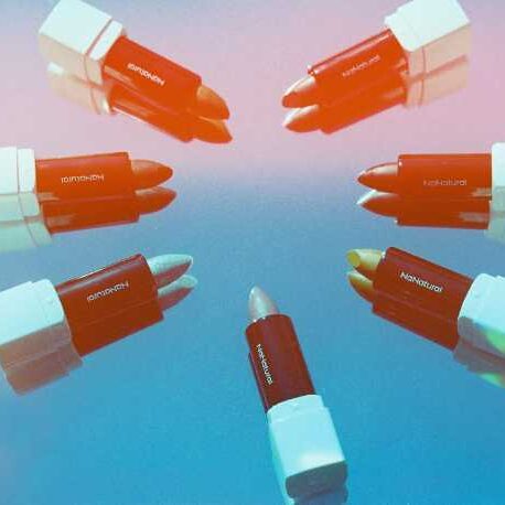 リップ・アイシャドウ・チークとして使用できるマルチな「リップカラー