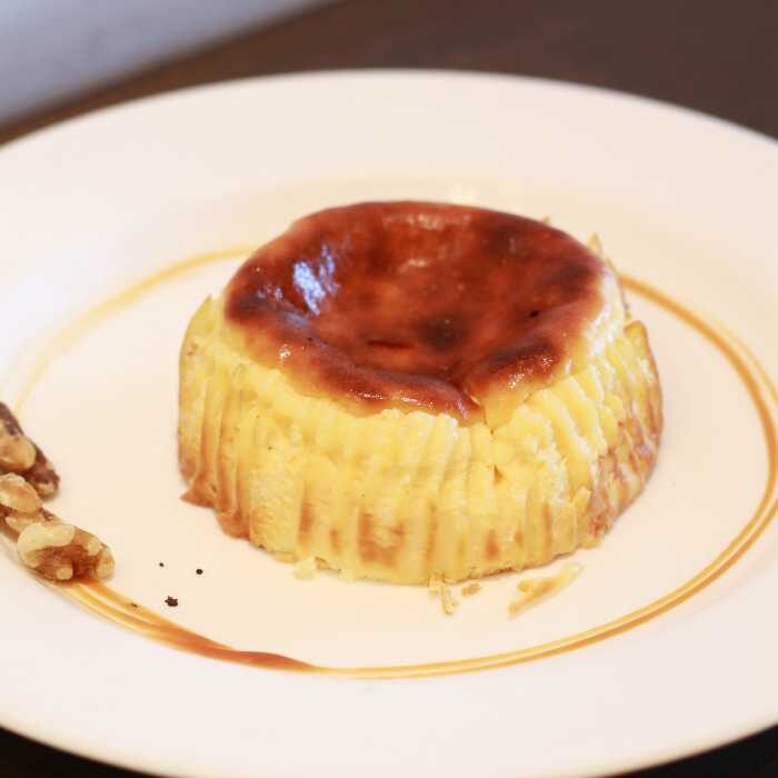 みなとみらい 紅茶専門店でたのしむロイヤルミルクティーとバスクチーズケーキ Cocotte