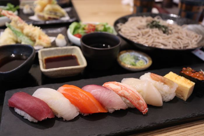 魚一心の寿司セット
