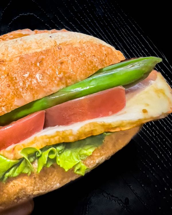 BURDIGALA TOKYOのBLTサンドイッチ