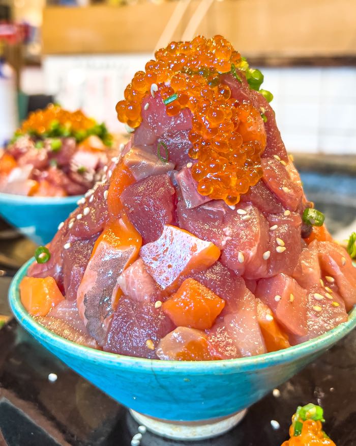 熱海銀座おさかな食堂の海鮮てっぺん丼