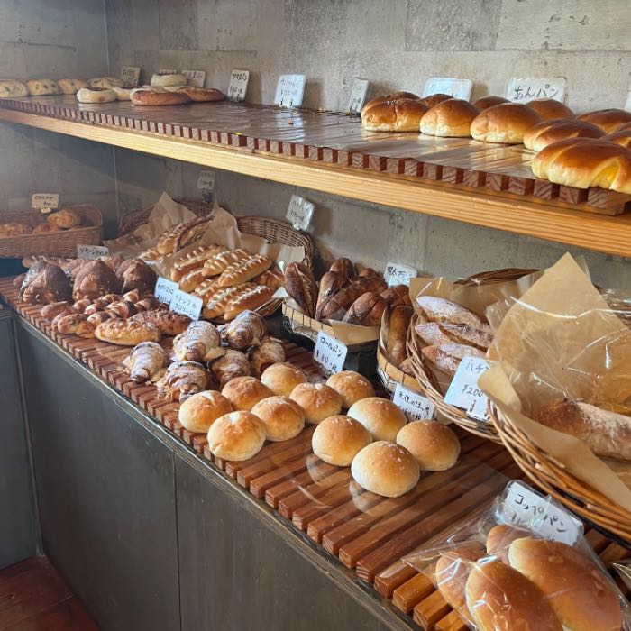 N&Nのパン陳列棚