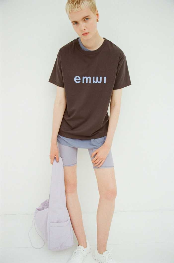 エミのロゴTシャツ④