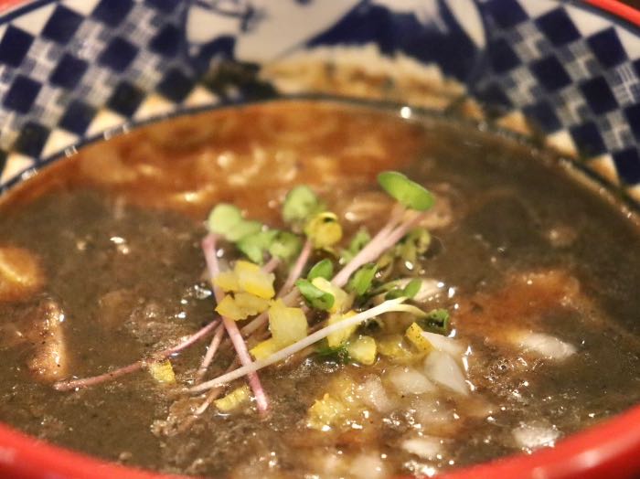 三田製麺所の濃厚煮干しつけ麺スープ2