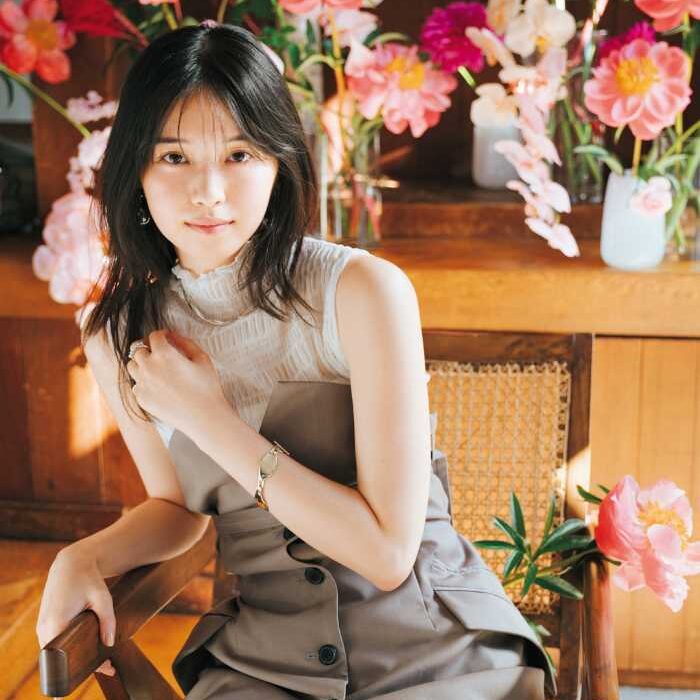 西野七瀬が｢FLASH｣の表紙&巻頭グラビアに登場♪JK・矢野ななかの