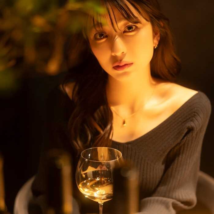 小島梨里杏のカレンダーと、同日発売のデジタル写真集から先行カットが公開♡：cocotte