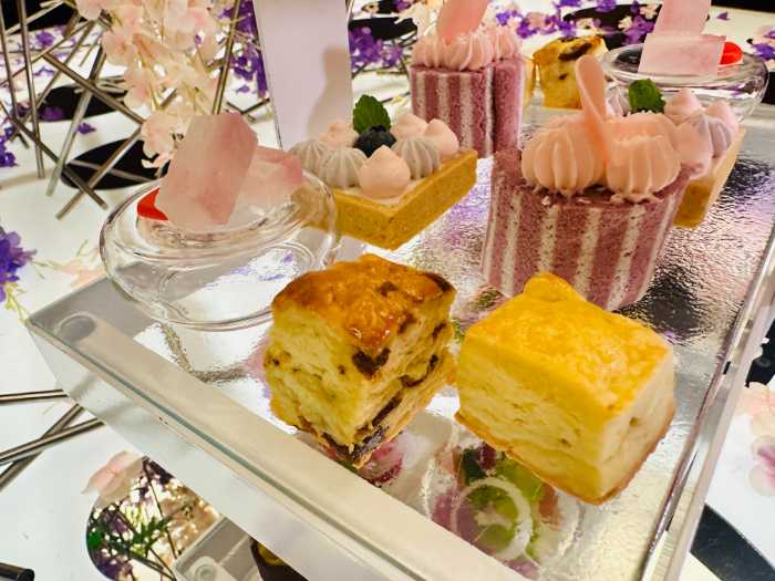 ANAクラウンプラザホテル大阪のPink Afternoon Tea【with Purple】です。