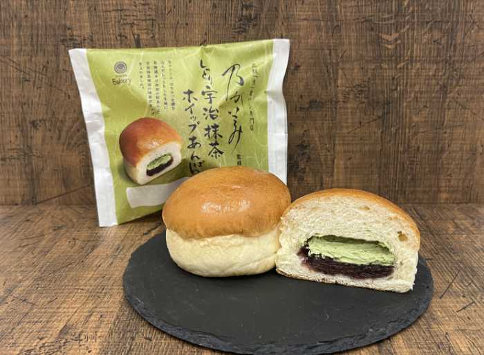 ファミマルBakeryのしっとり宇治抹茶ホイップあんぱん①