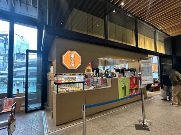 猿田彦珈琲 大阪駅イノゲート店のクリスマスです。