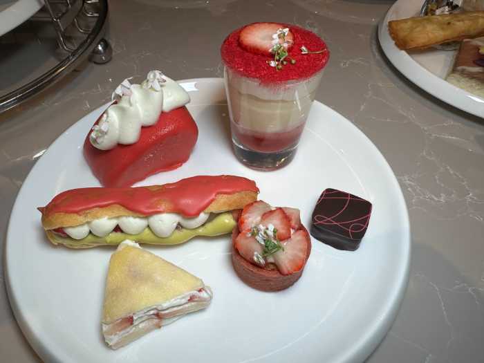 voco大阪セントラルのストロベリーアフタヌーンティです。