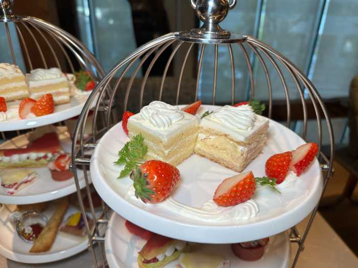 voco大阪セントラルのストロベリーアフタヌーンティです。