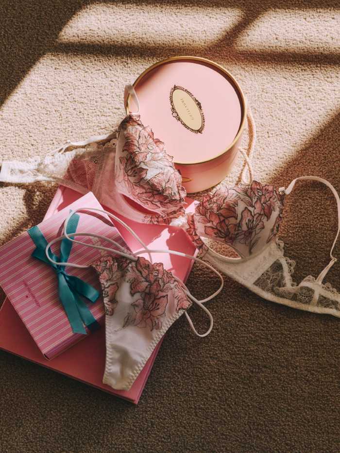 RAVIJOURのランジェリーコレクション⑩