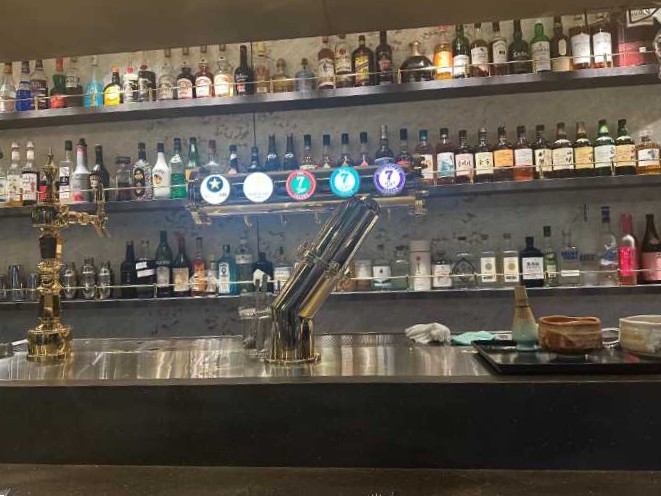 ｢7TAPS TAVERN｣でイタリアンです。