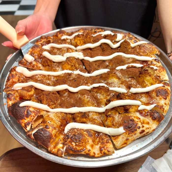 シェーキーズのティラミス風ピザ