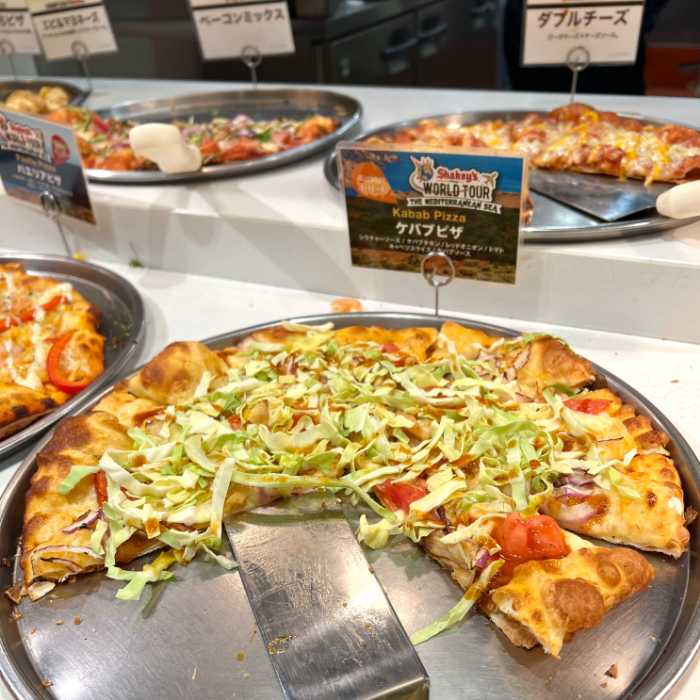 シェーキーズのケバブピザ