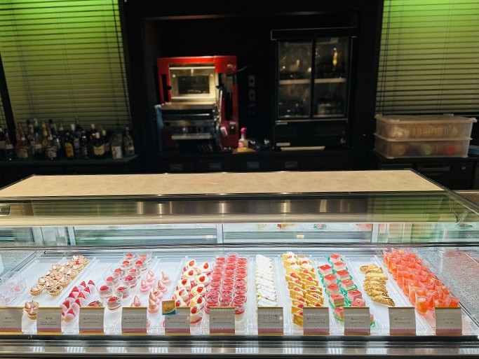 ホテル ユニバーサル ポートの春の華やかイタリアンです。