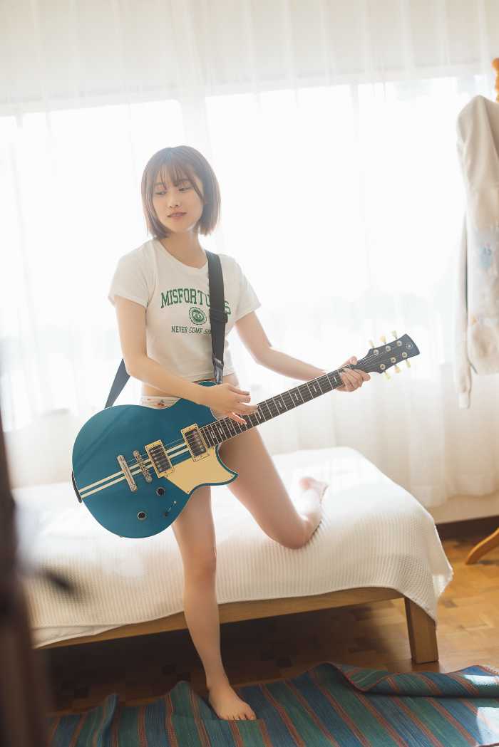 夏吉ゆうこの初の写真集②