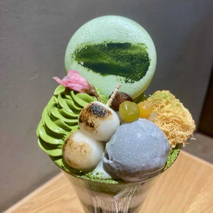 CAFE DULCETのさくら香る お抹茶づくしパフェトップ部分