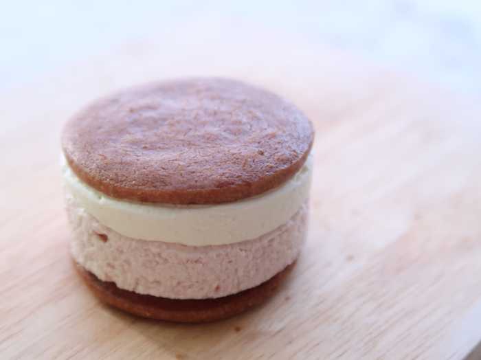 美瑛のいちごミルク1