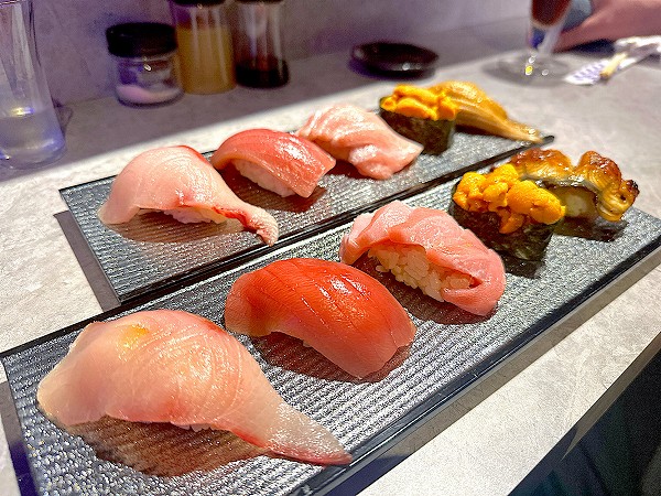 ライジングは寿司とポールダンスが楽しめます。