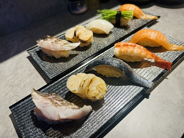 ライジングは寿司とポールダンスが楽しめます。