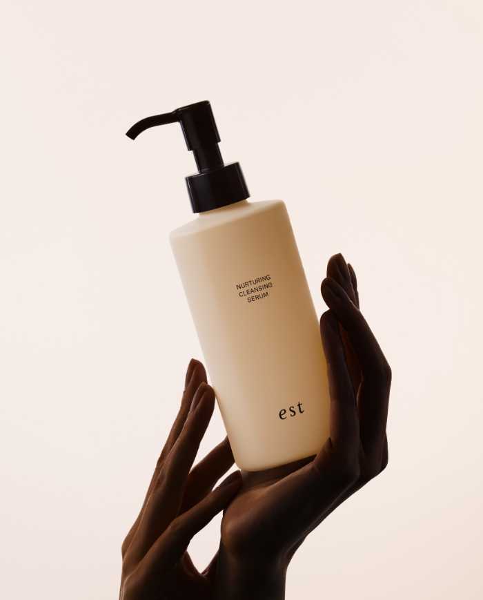 エストのナーチャリング クレンジングセラム①