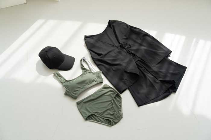 エナイの4点セット水着①