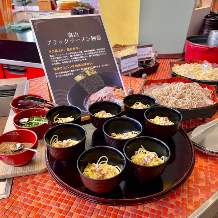 グランカフェのブラックラーメン1