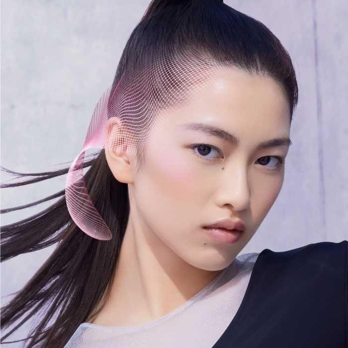 シュウ ウエムラの3Dチークメイト使用例1