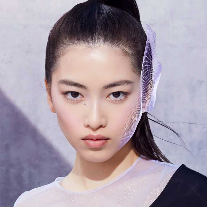 シュウ ウエムラの3Dチークメイト使用例2