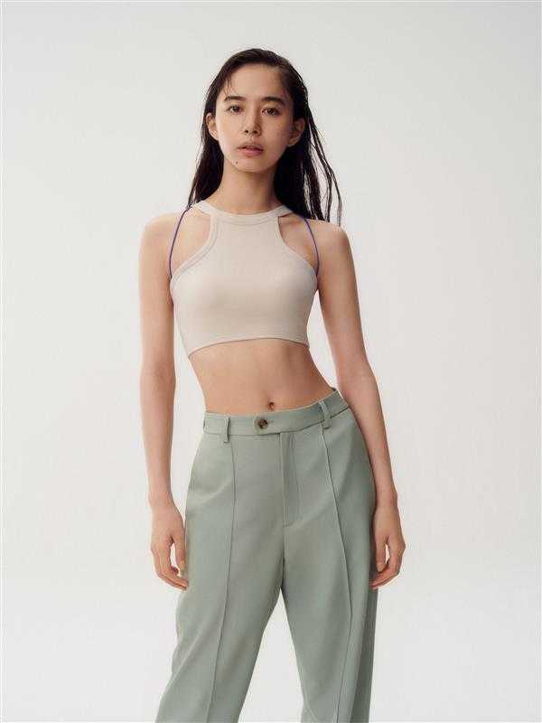 アンフィ×AKTEのコラボブラトップ④