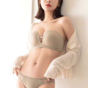 ツーハッチのストラップレスブラ