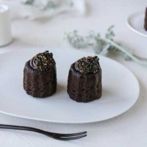 立町カヌレの黒ごまラテカヌレ