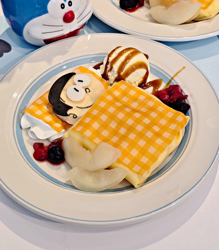 ドラえもんカフェのクレープ2