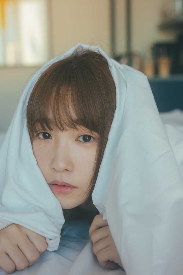 川栄李奈写真集の撮影シーン2