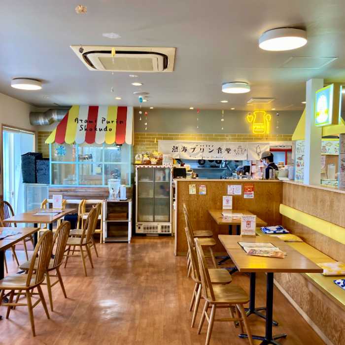 ドライブイン熱海プリン食堂の内観