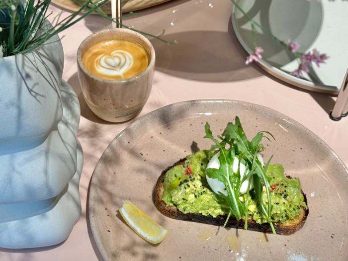 コアラ青山ショールームのカフェ2