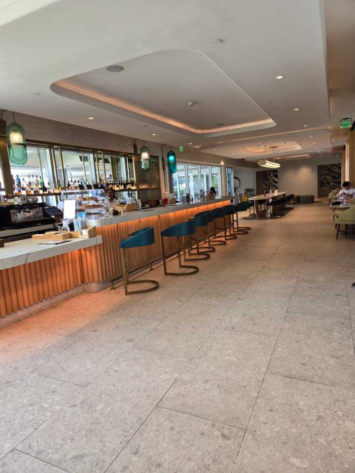 ロビーバーのカウンター