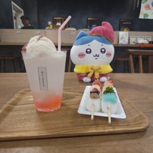 あんこのきもちの恋だんごと恋結びクリームソーダ