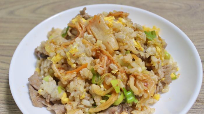 キムチともち麦のチャーハン