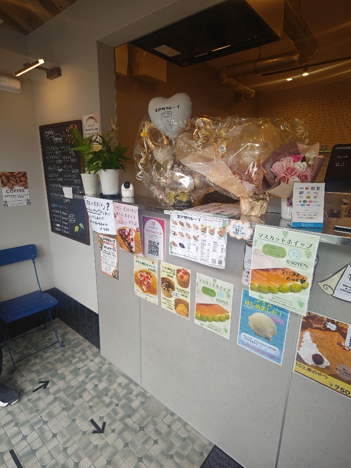 ユアサクレープの店内