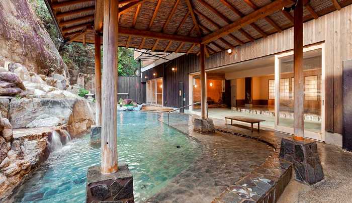 大江戸温泉物語Premium 白浜彩朝楽の露天風呂