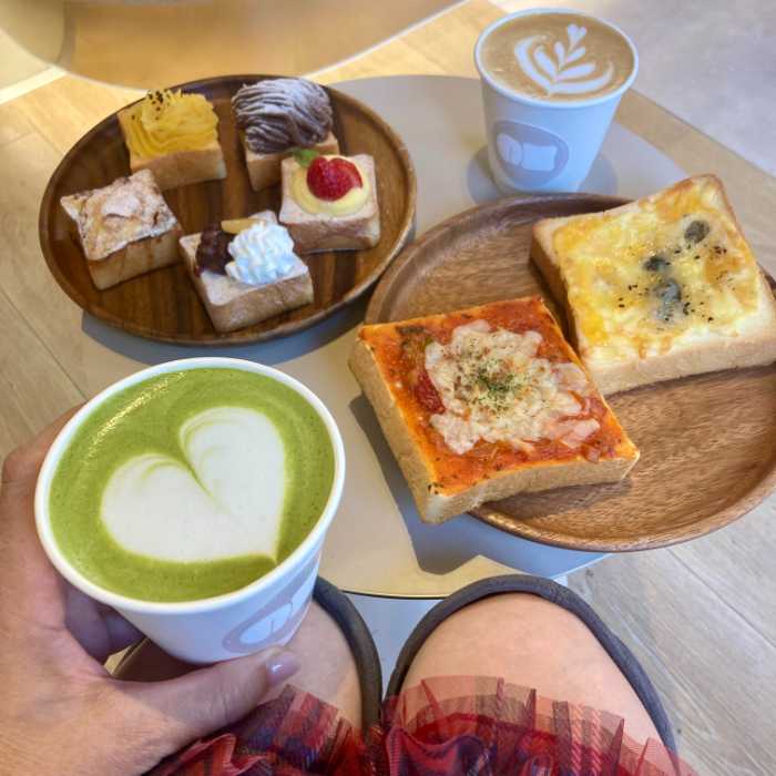 GINZA NISHIKAWA COFFEE ROASTERY 食パンカフェスタンド 三田慶應大前店の半生ラスク、オープンサンド、ドリンク