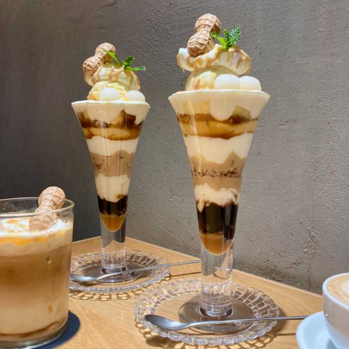 CAFE DULCETのピーナッツキャラメルパフェとキャラメルピーナッツラテ(ホット・アイス)