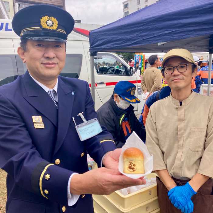 消防ひろばの轡田消防長と熱海ばたーあん責任者佐野氏