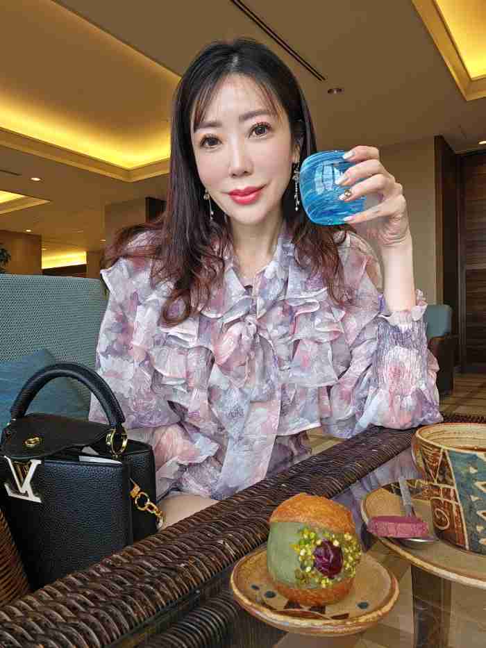 お席でスイーツとお茶をゆっくり楽しめる空間