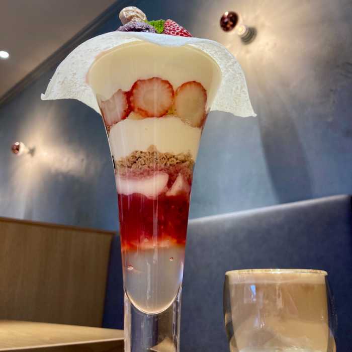 CAFE DULCETのストロベリー大福パフェボトム