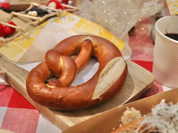 麻布台ヒルズXmasマーケットのプレッツェル